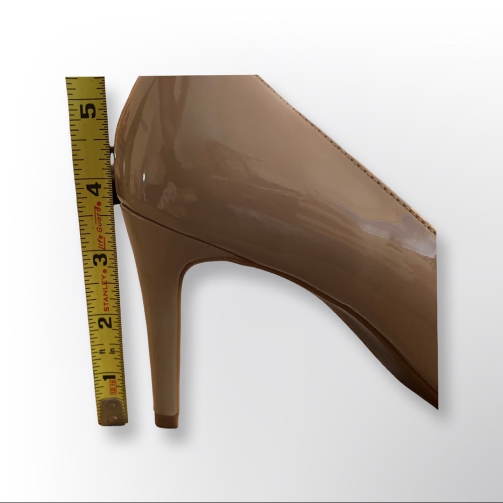 New In Box, Size 9W, Natural/Tan Bandolino Heels. - Picture 6 of 8